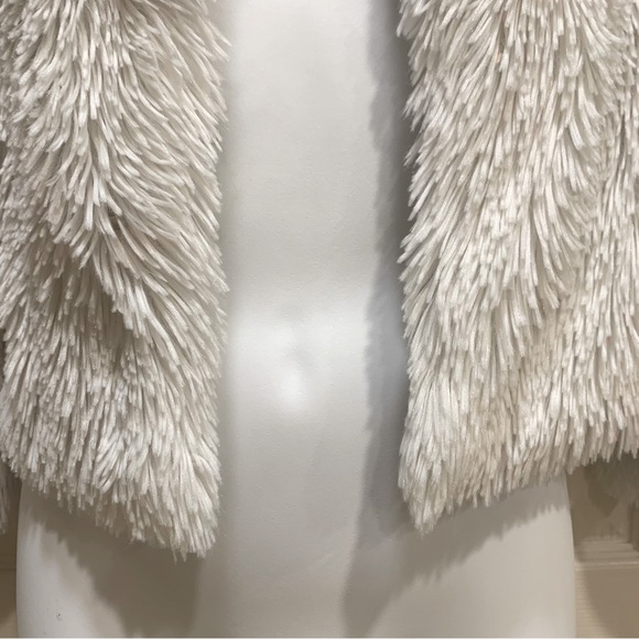 White Faux Fur Cardigan Jacket❤️New Listing❤️ - Picture 6 of 10